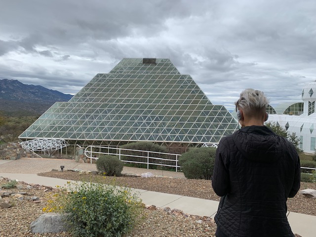 Large pyramid greenhouse